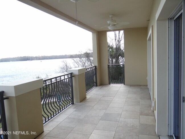 Building Photo - 120 Bay St