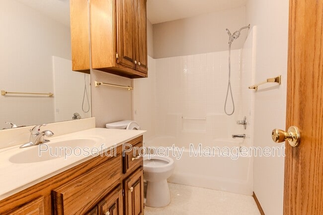 Building Photo - 607 Bob White Dr