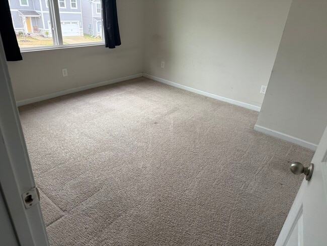 Building Photo - 4129 Chambord Dr