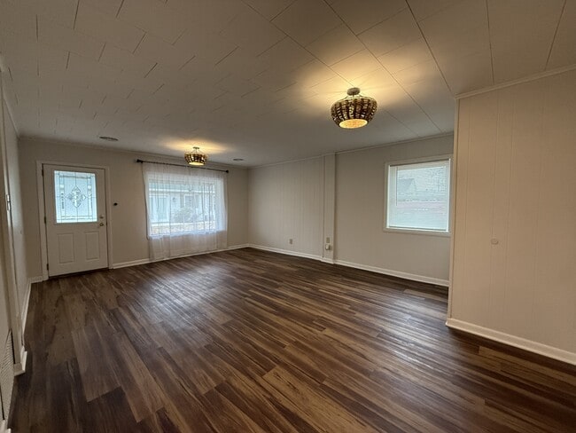 Building Photo - 211 E Park St