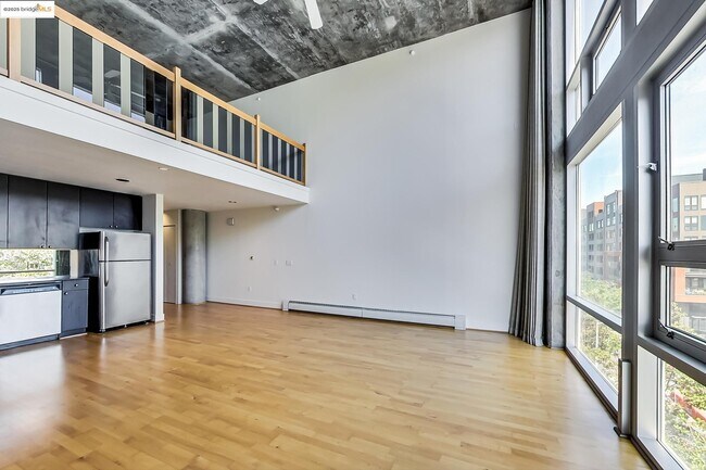 Building Photo - 311 Oak St