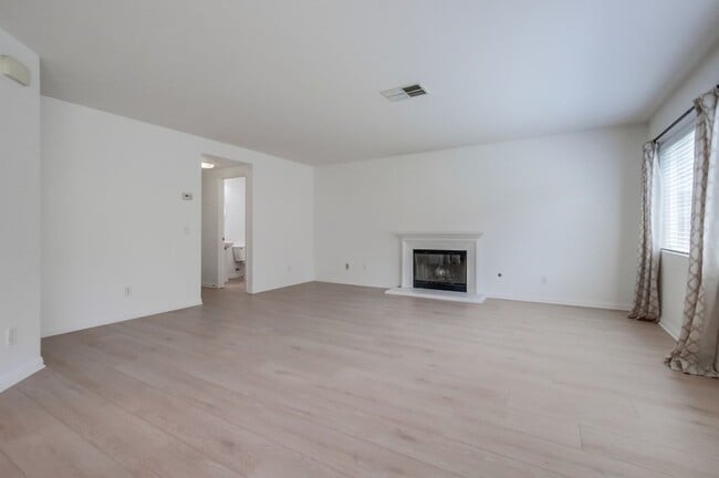 Building Photo - Upgraded Executive Home in Rancho Santalina