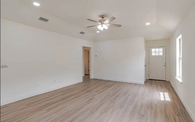 Building Photo - 2212 Summer Crossing