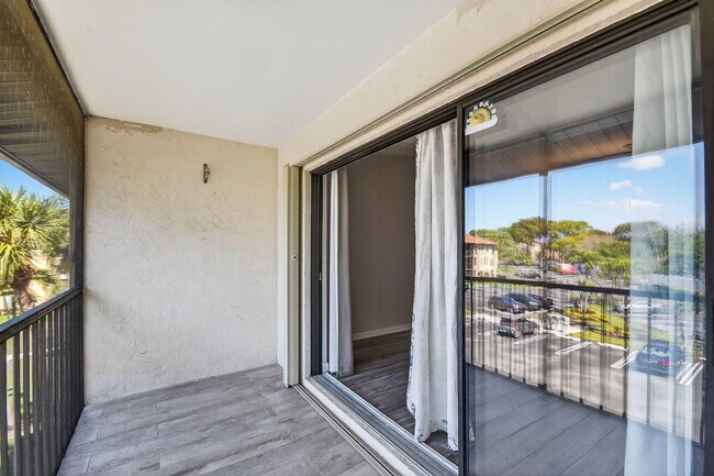 Building Photo - 812 Sky Pine Way