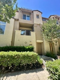 Building Photo - Two Bedroom Suite Townhome and Includes a ...