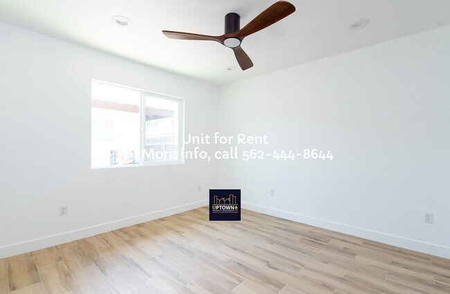 Building Photo - House -  2 Bedrooms + 1 Office / 1 Bathroom - Paramount