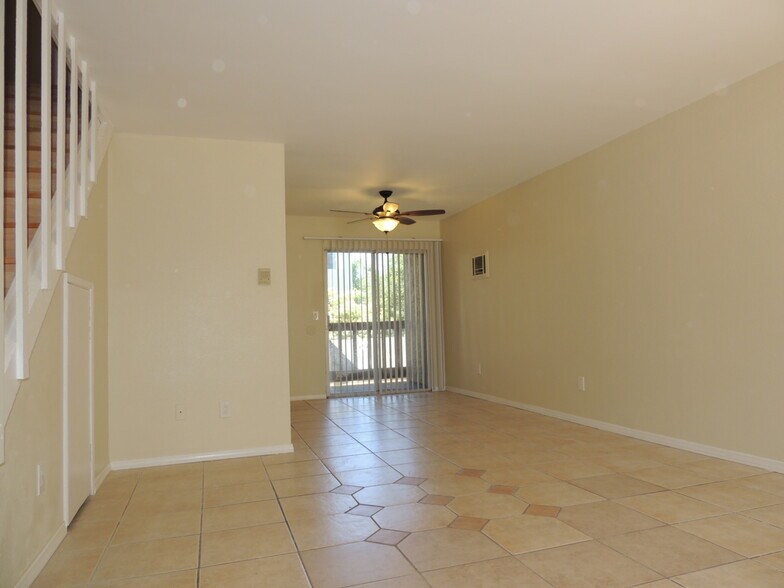 Building Photo - 1127 D Ave