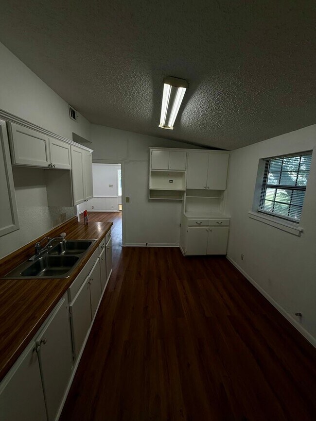 Building Photo - For Rent – 2 Bedroom, 1 Bath Home in Westland, Fort Worth!