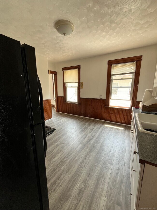 Building Photo - 67 Sisson Ave
