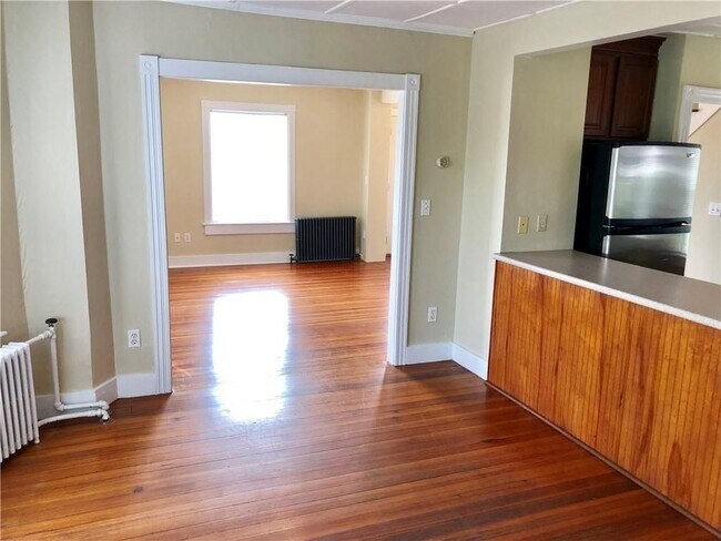 Building Photo - 673 Aquidneck Ave