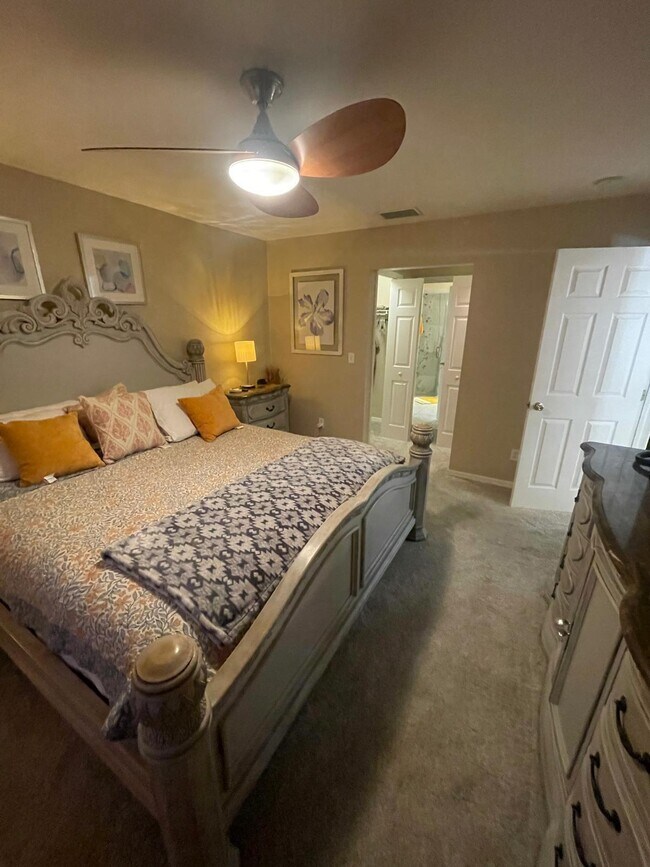 Building Photo - 2043 NW 6th Terrace