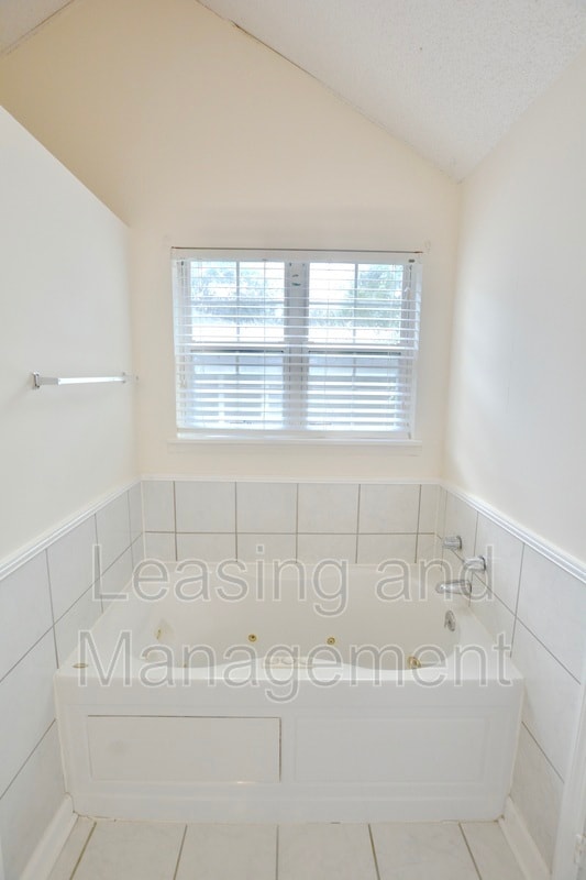 Building Photo - 1522 Theresa Dr