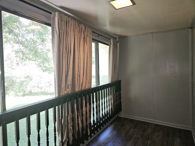 Building Photo - 415 College Dr