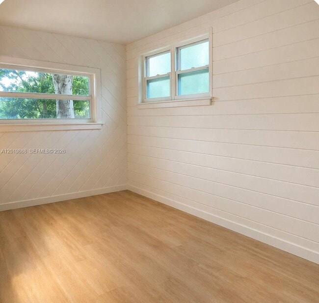 Building Photo - 130 Gumbo Limbo Dr