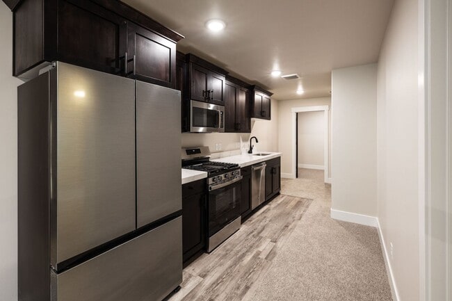 Building Photo - 715 Pine Ridge Ln