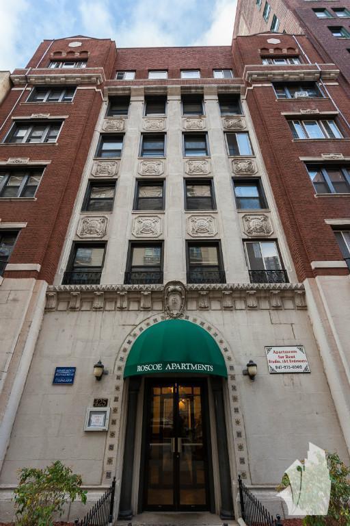 Building Photo - 411 W Roscoe St