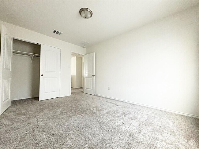 Building Photo - 1720 Foxglove Dr
