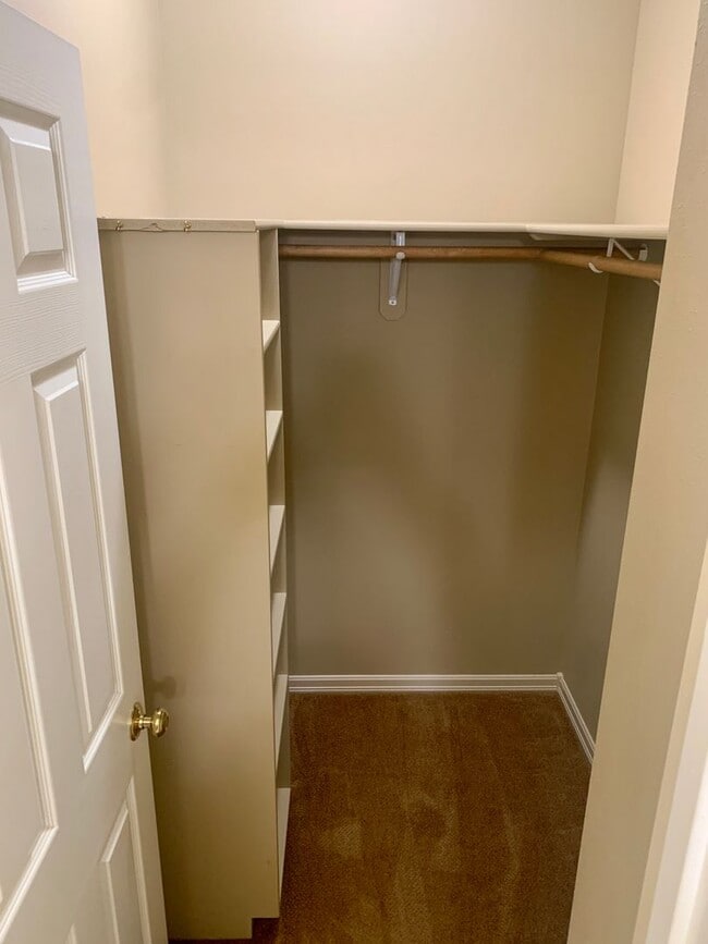 Building Photo - Beautiful 3 bed 2 bath condo on the west end!