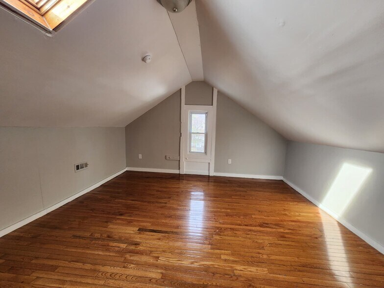 Building Photo - 317 Bassett St