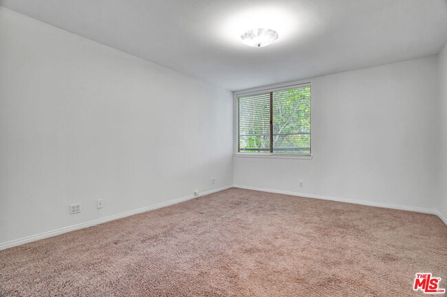 Building Photo - 14101 Dickens St