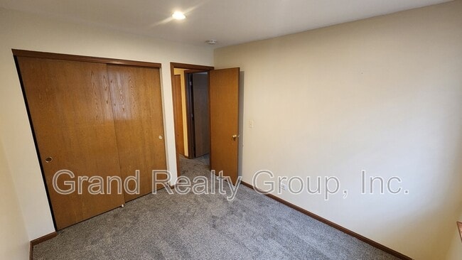 Building Photo - 277 W Treehouse Ln