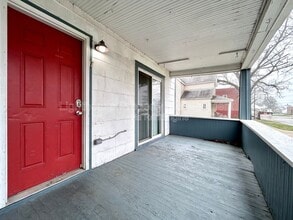 Building Photo - 39 Iona Ave