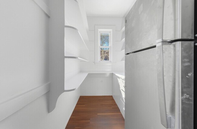 Building Photo - 9 Sumner Square