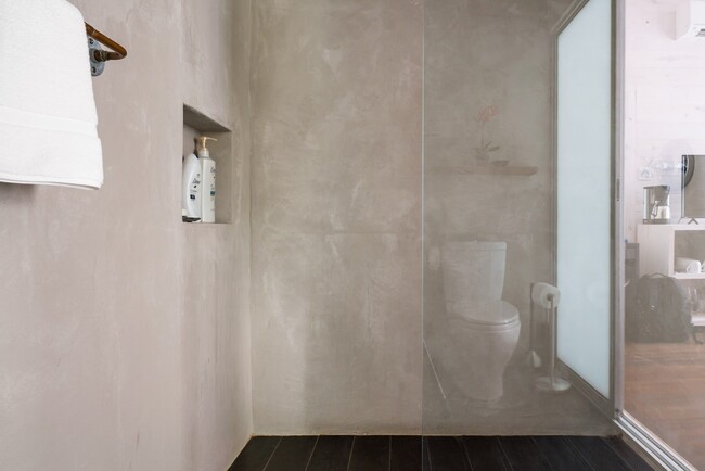 Building Photo - 215 Beauregard St