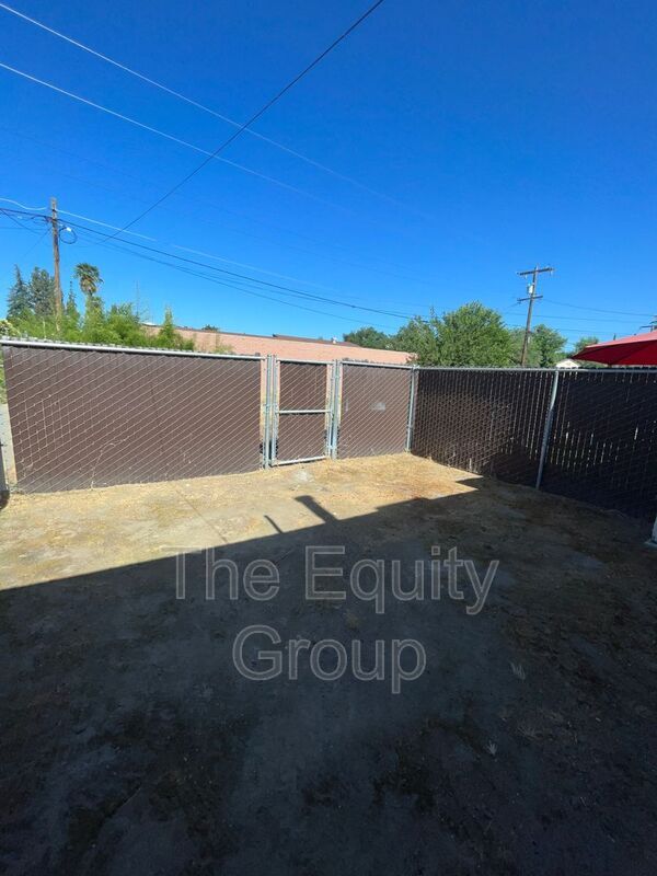 Building Photo - 1205 N Willis St