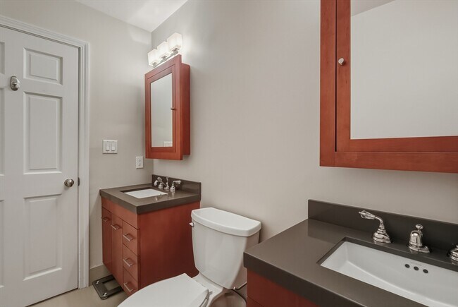 Building Photo - 350 North St