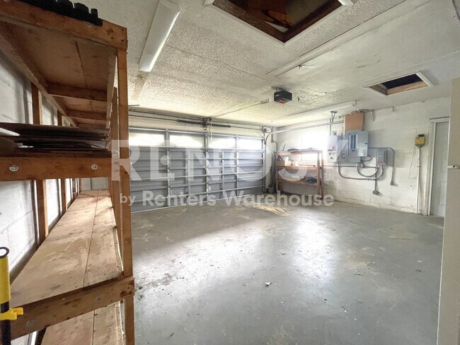 Building Photo - 802 Embassy Rd