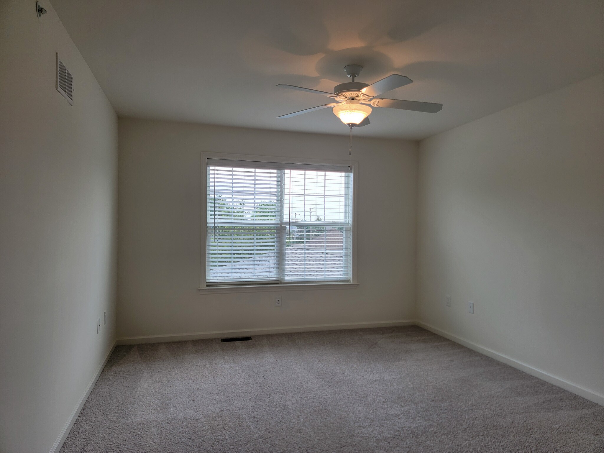 Building Photo - 642 Brentwood Dr