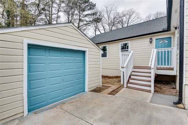 Building Photo - 2575 Barrylynn Dr