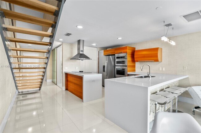 Building Photo - 2950 NE 188th St