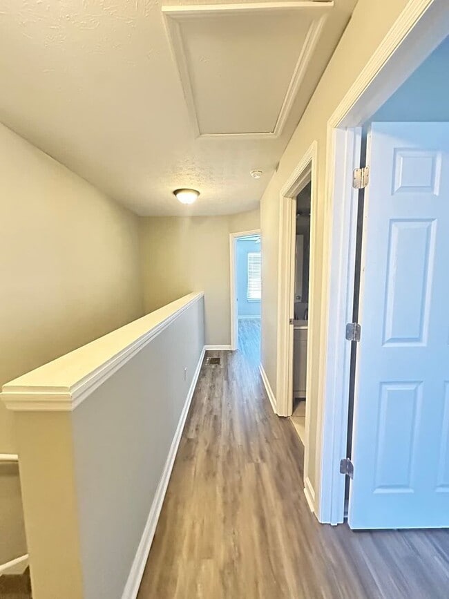Building Photo - 114 Tanbark Dr