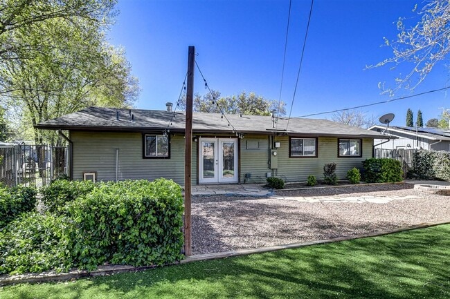 Building Photo - Newly Remodeled 3 Bed, 2 Bath Home with 1 ...