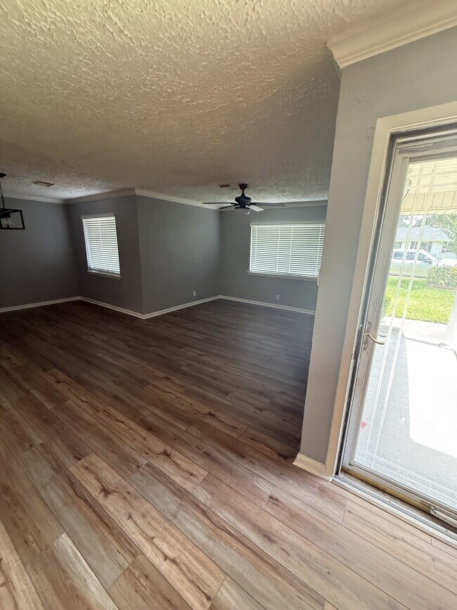 Building Photo - 5218 Cortelyou Ln