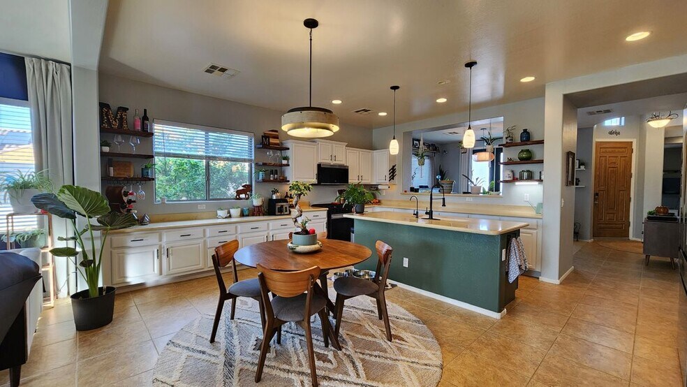 Building Photo - 18970 N Alicante St