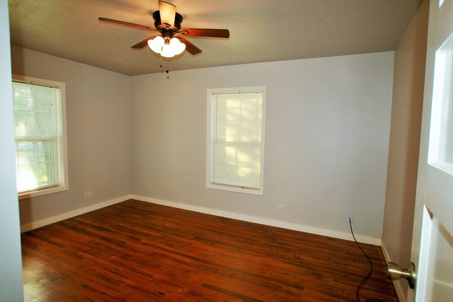 Primary Photo - 404 Briggs St