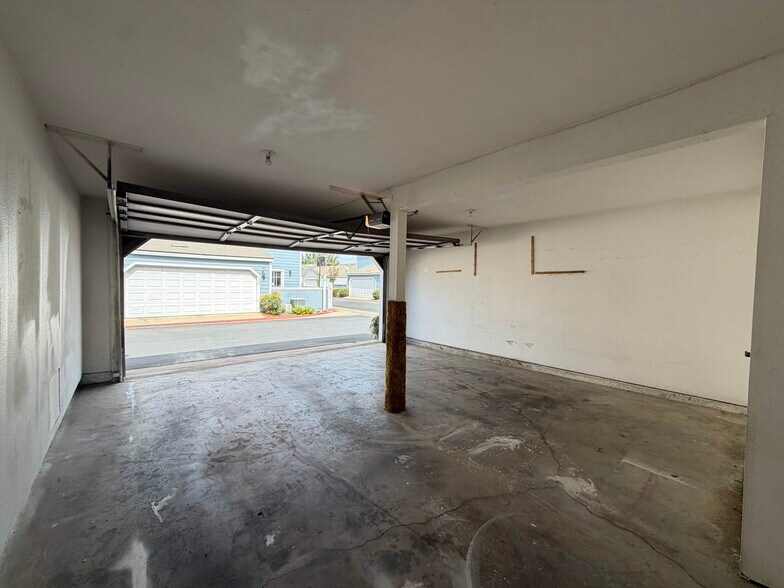 Building Photo - 1448 Plymouth Rock Way