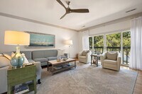 Building Photo - 773 Bonnyneck Dr