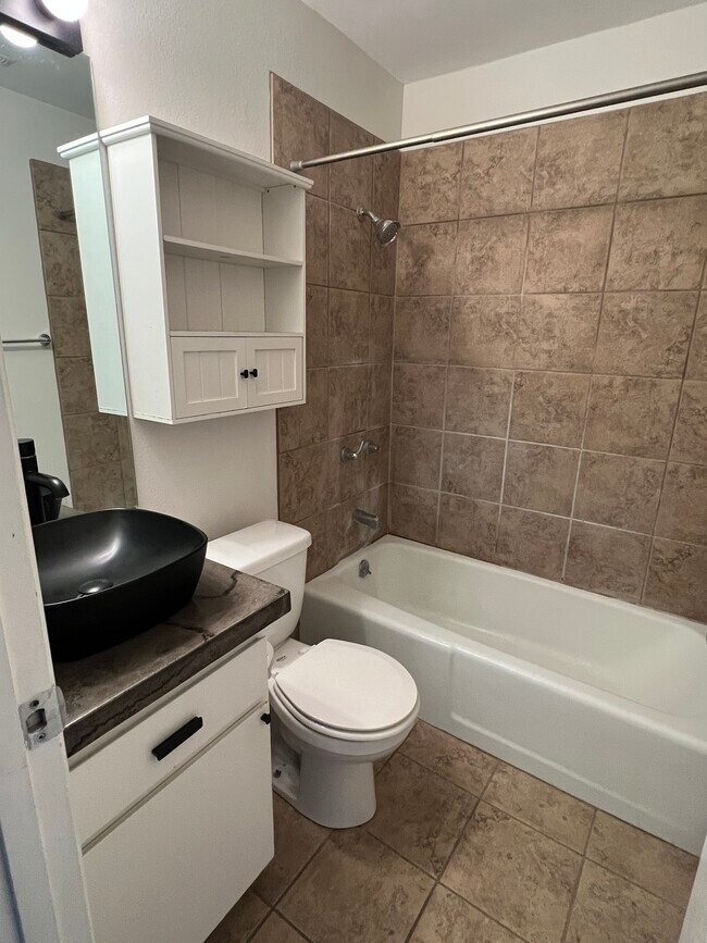 Building Photo - 1168 S Foothill Dr