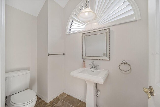 Building Photo - 1906 SE Clatter Bridge Rd