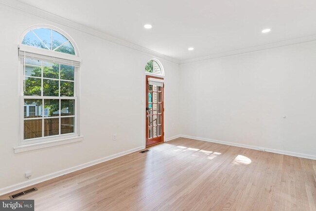 Building Photo - 6630 Medinah Ln