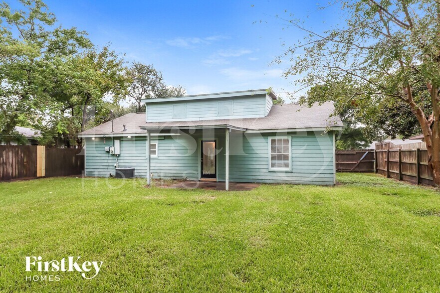 Building Photo - 701 22nd Ave N