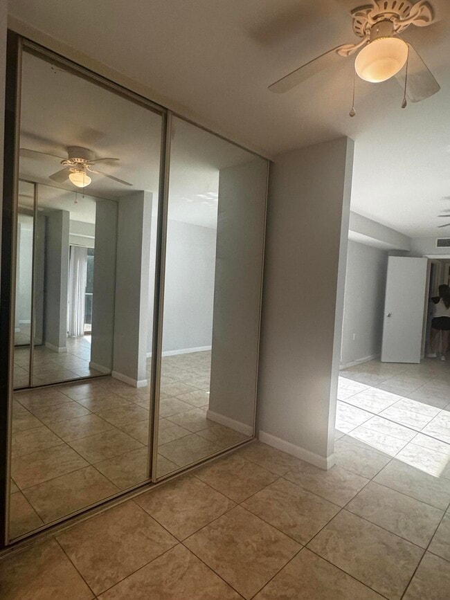 Building Photo - 417 4th Ln