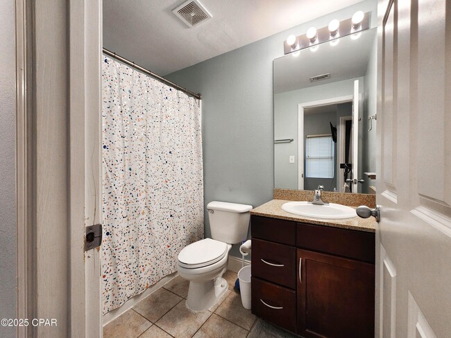 Building Photo - 9902 S Thomas Dr