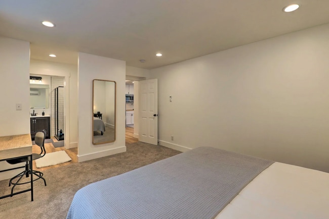Building Photo - Black Mountain Furnished Lower Level Apart...