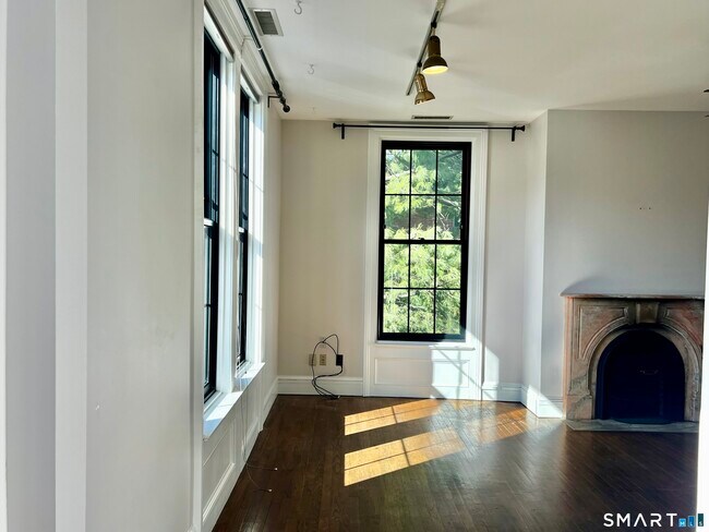 Building Photo - 34-36 Charter Oak Pl