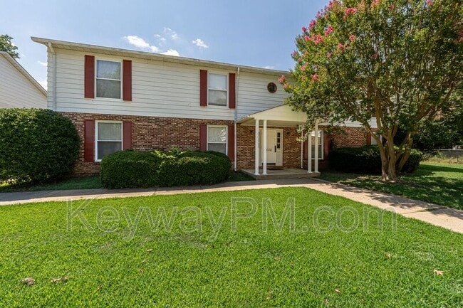 Primary Photo - 1030 Carriage Dr